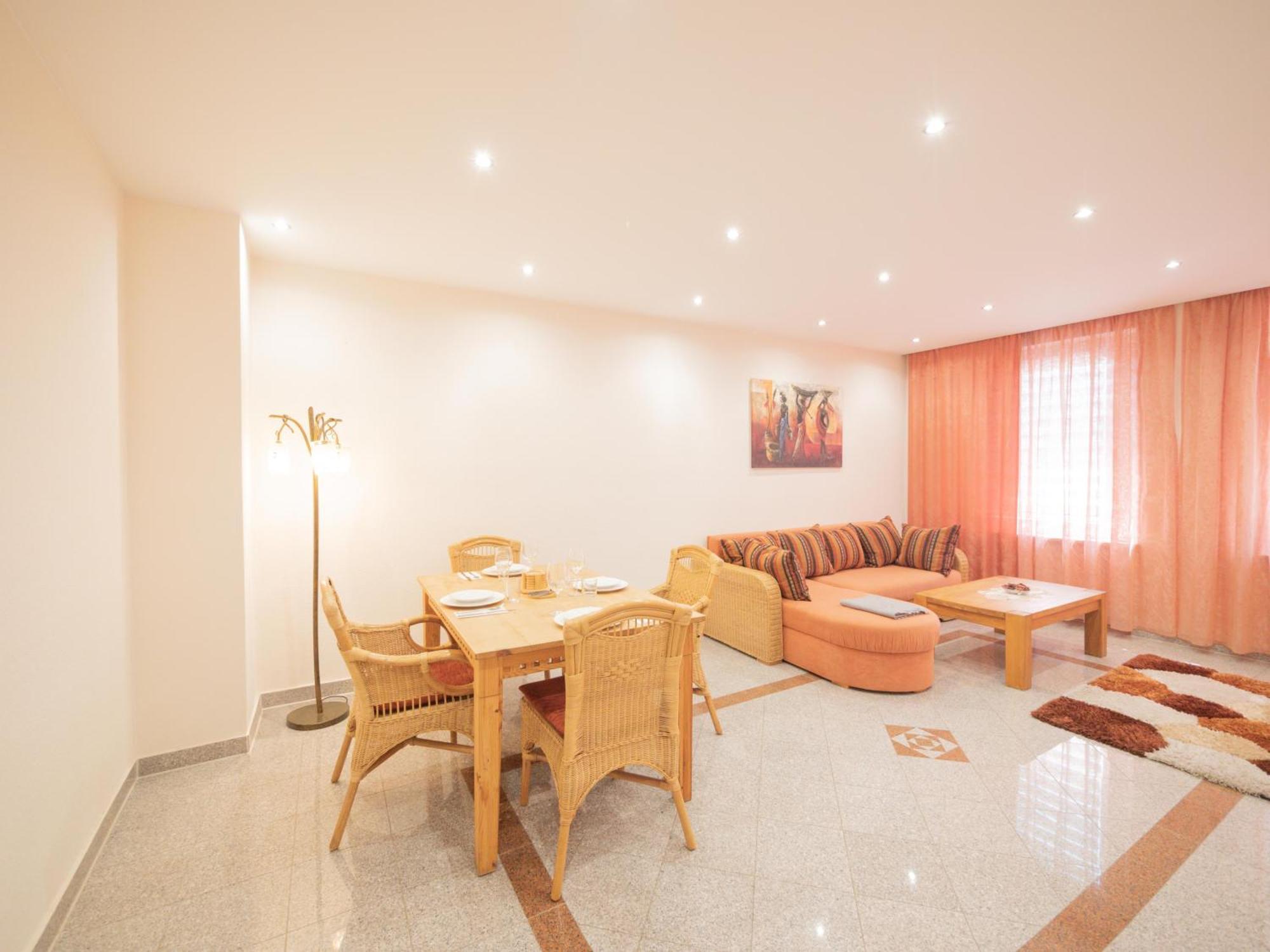Palatium Apartment *